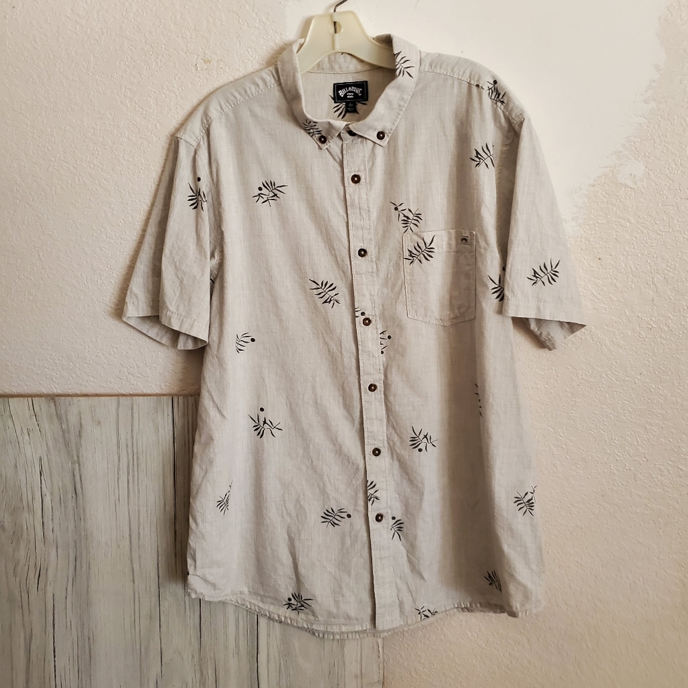 Billabong Men's L Sundays Button Down Short Sleeve Palm Leaf Shirt